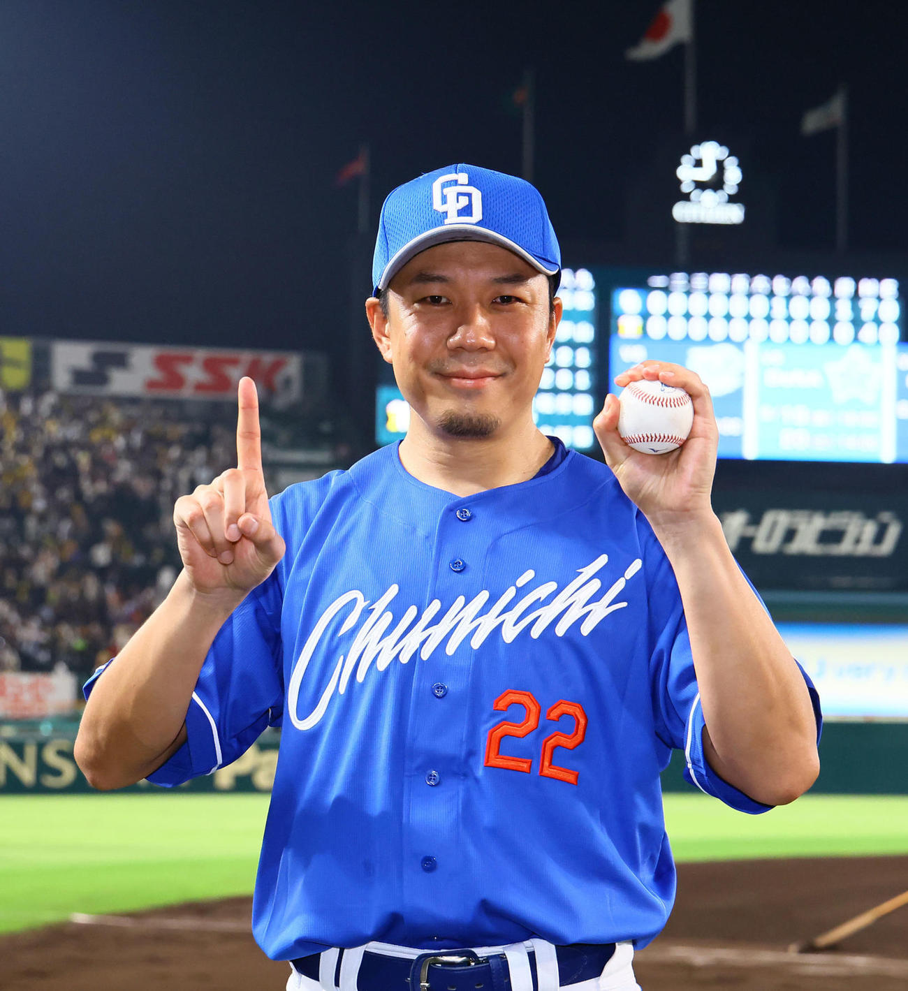 ウイニングボールを手に「10」を作る中日大野雄大