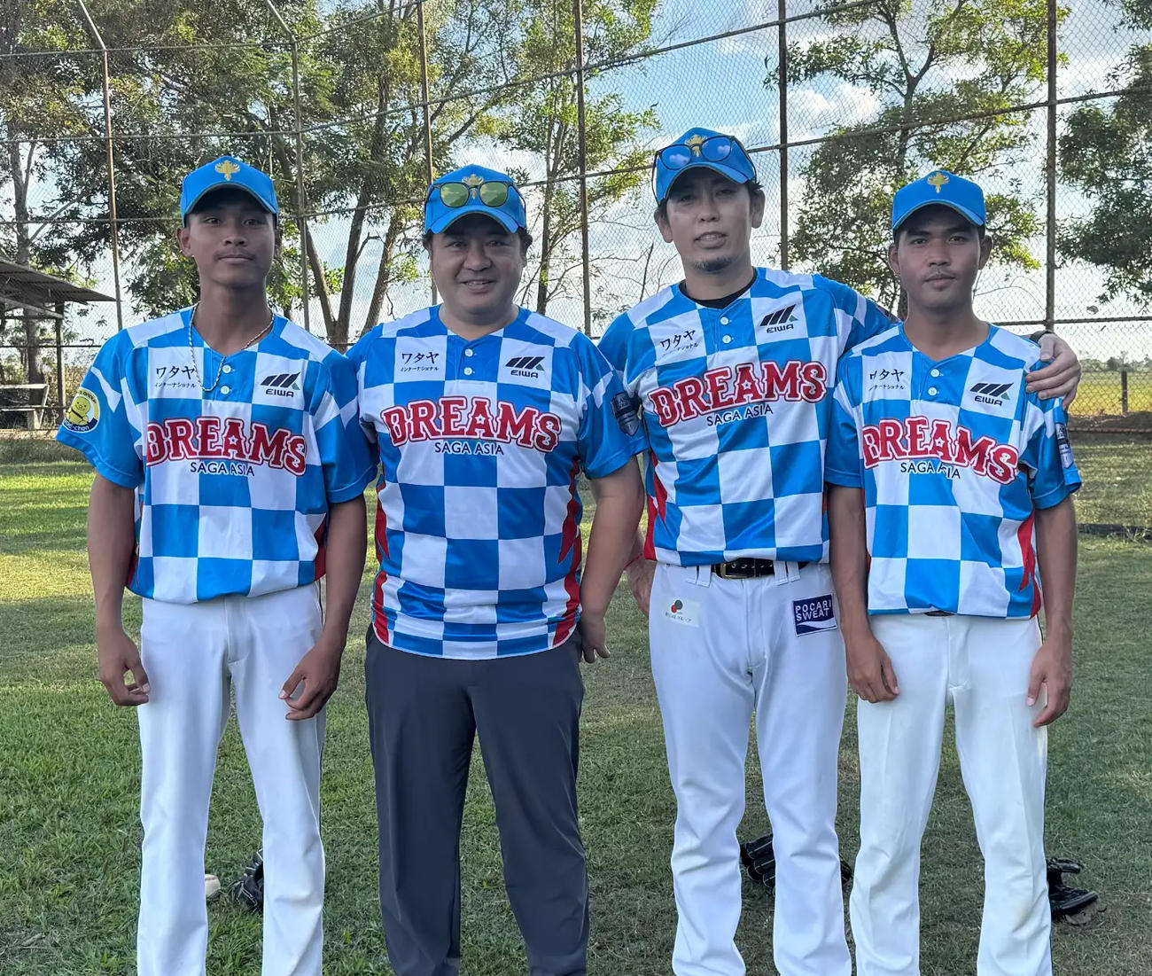 左から、佐賀アジアドリームズのソクニム選手、福原代表、香月監督、ネトラ選手（佐賀アジアドリームズ提供）