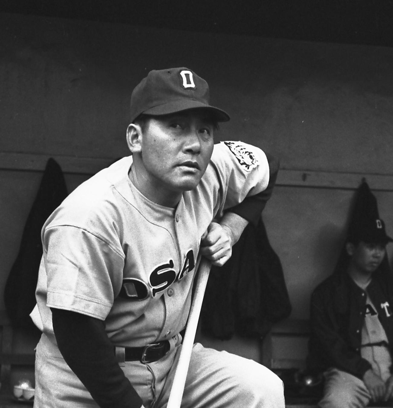 大阪タイガースの藤村富美男監督（1956年2月撮影）