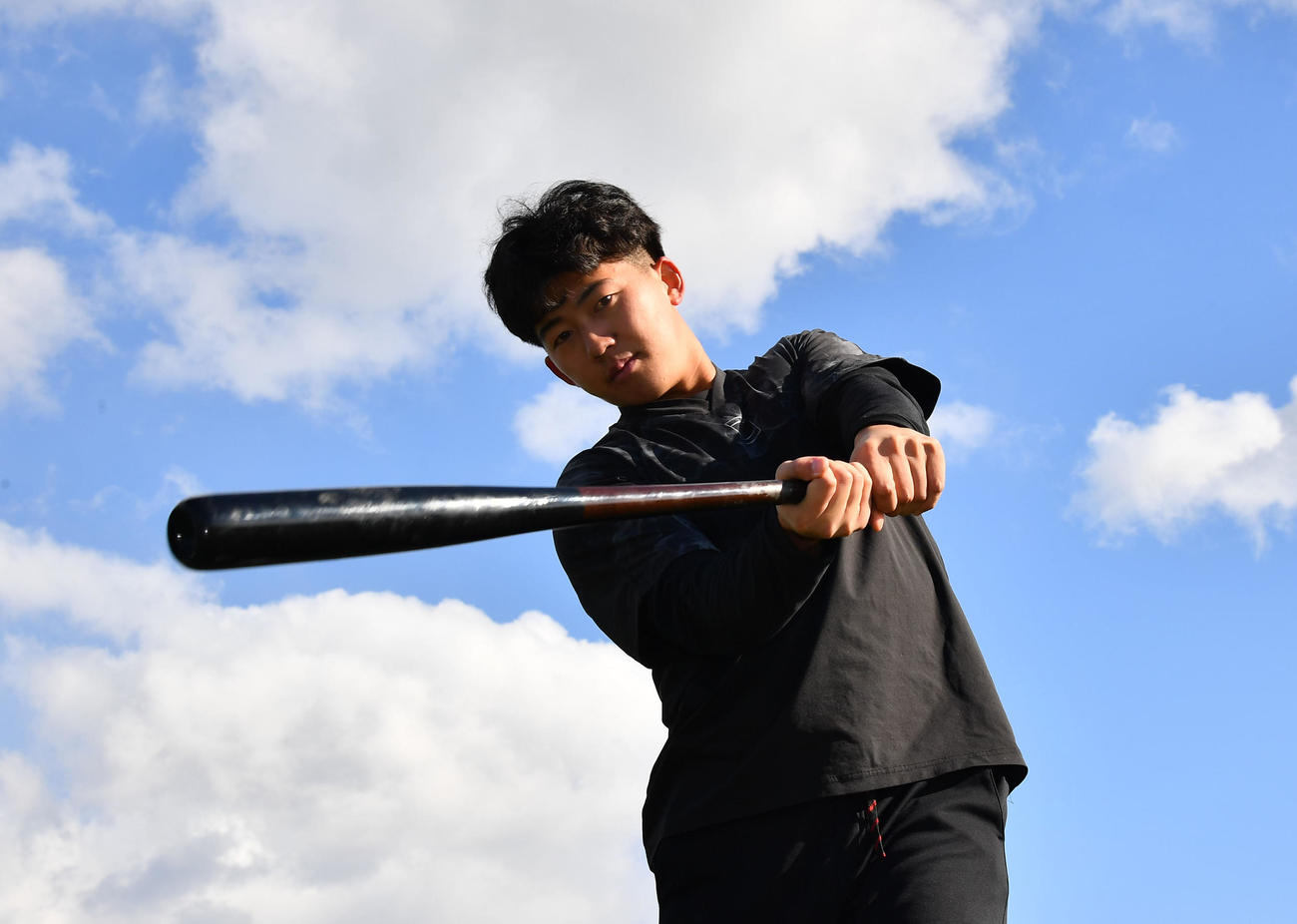 自主トレを公開した阪神立石（撮影・岩下翔太）