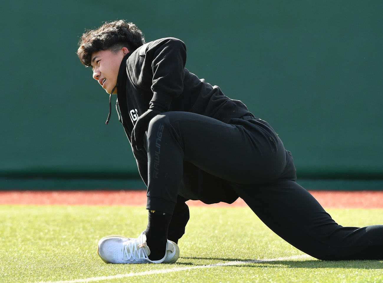 自主トレを公開した阪神立石（撮影・岩下翔太）