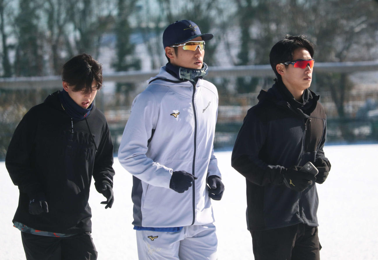 地元の埼玉・さいたま市内で新年1発目の自主トレを行う中日上林