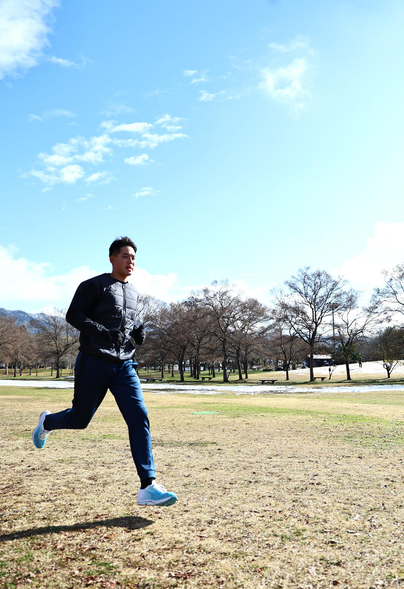 阪神早瀬はランニングをして汗を流す（撮影・上田博志）