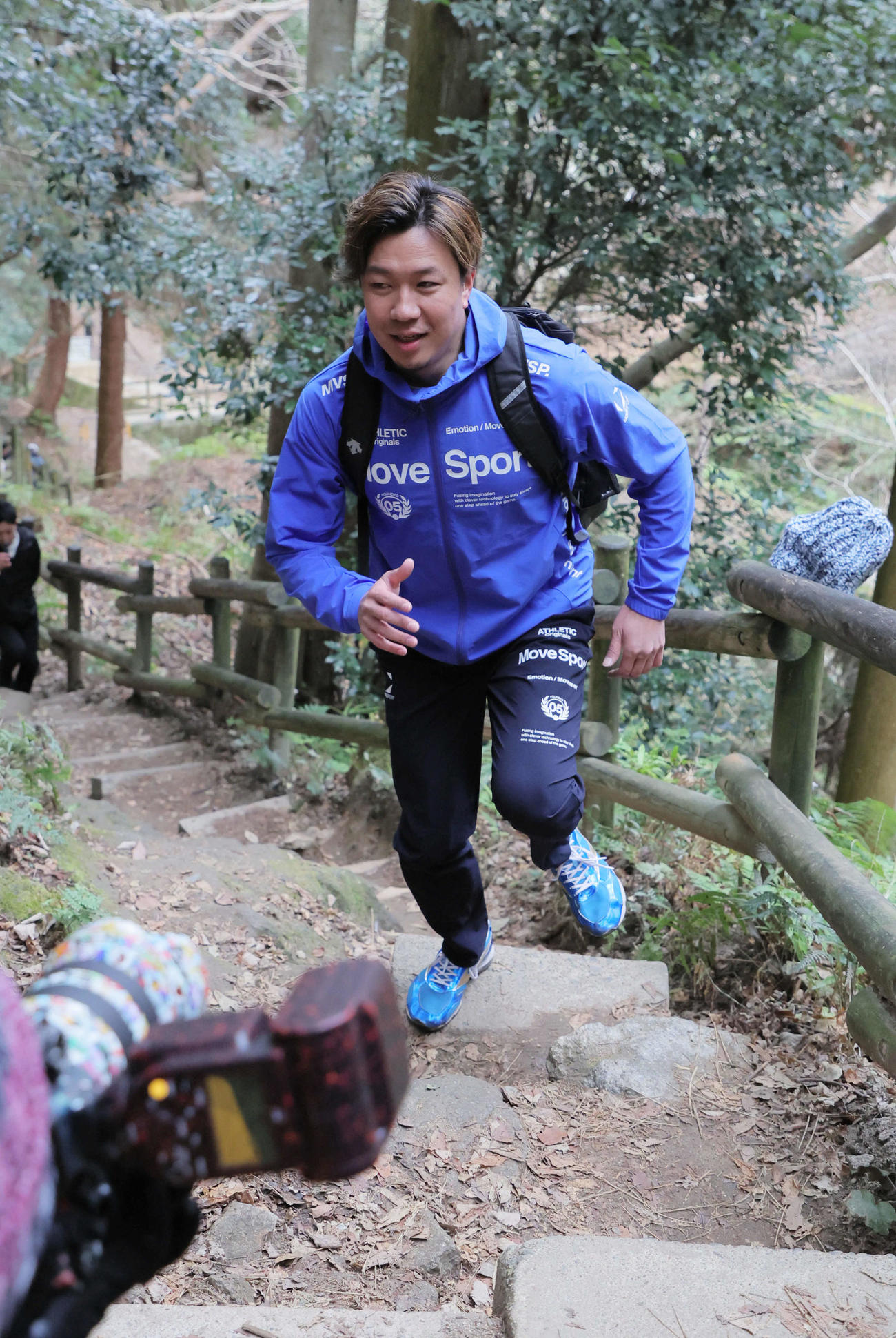 年始恒例の大文字山登山を行った中日大野（撮影・宮崎幸一）