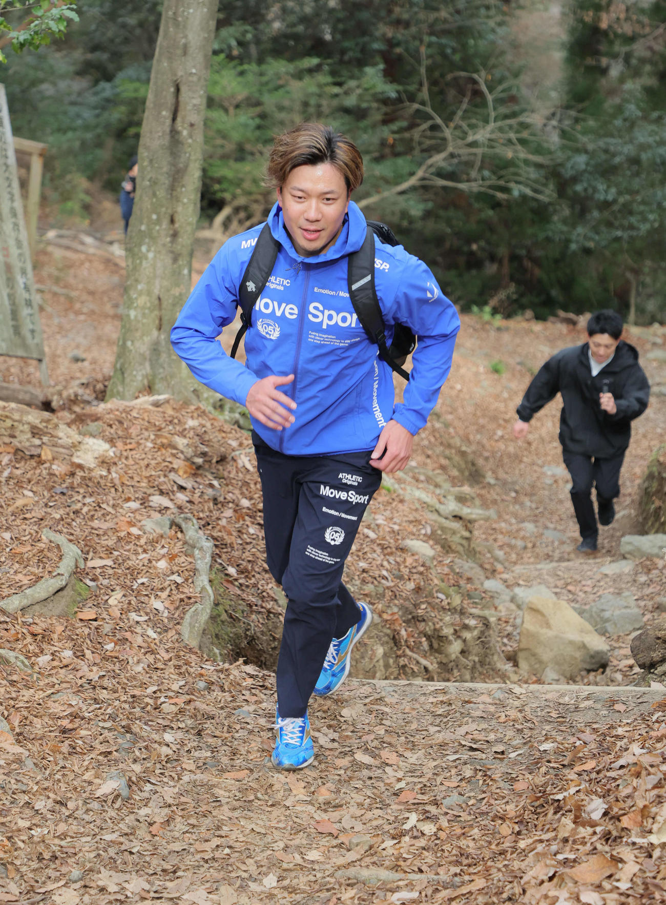 年始恒例の大文字山登山を行った中日大野（撮影・宮崎幸一）