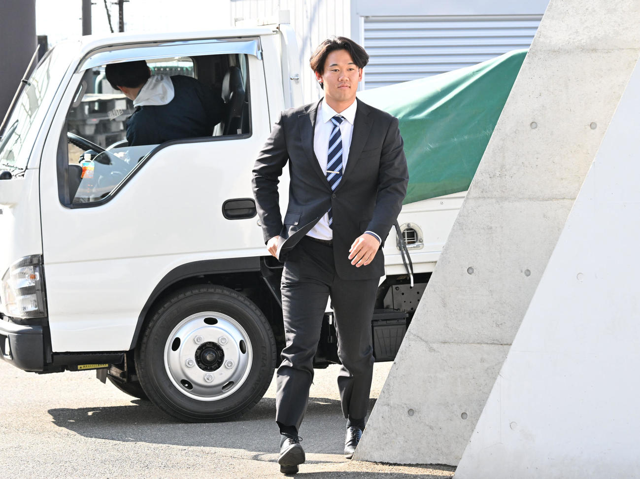 タマホームスタジアム筑後の若鷹寮に入寮するソフトバンクの稲川（撮影・林敢治）