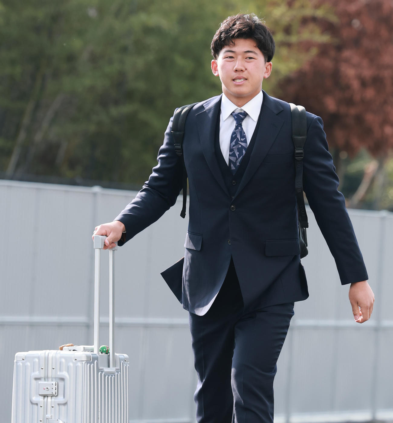 虎風荘に入寮する阪神ドラフト1位の立石（撮影・上田博志）