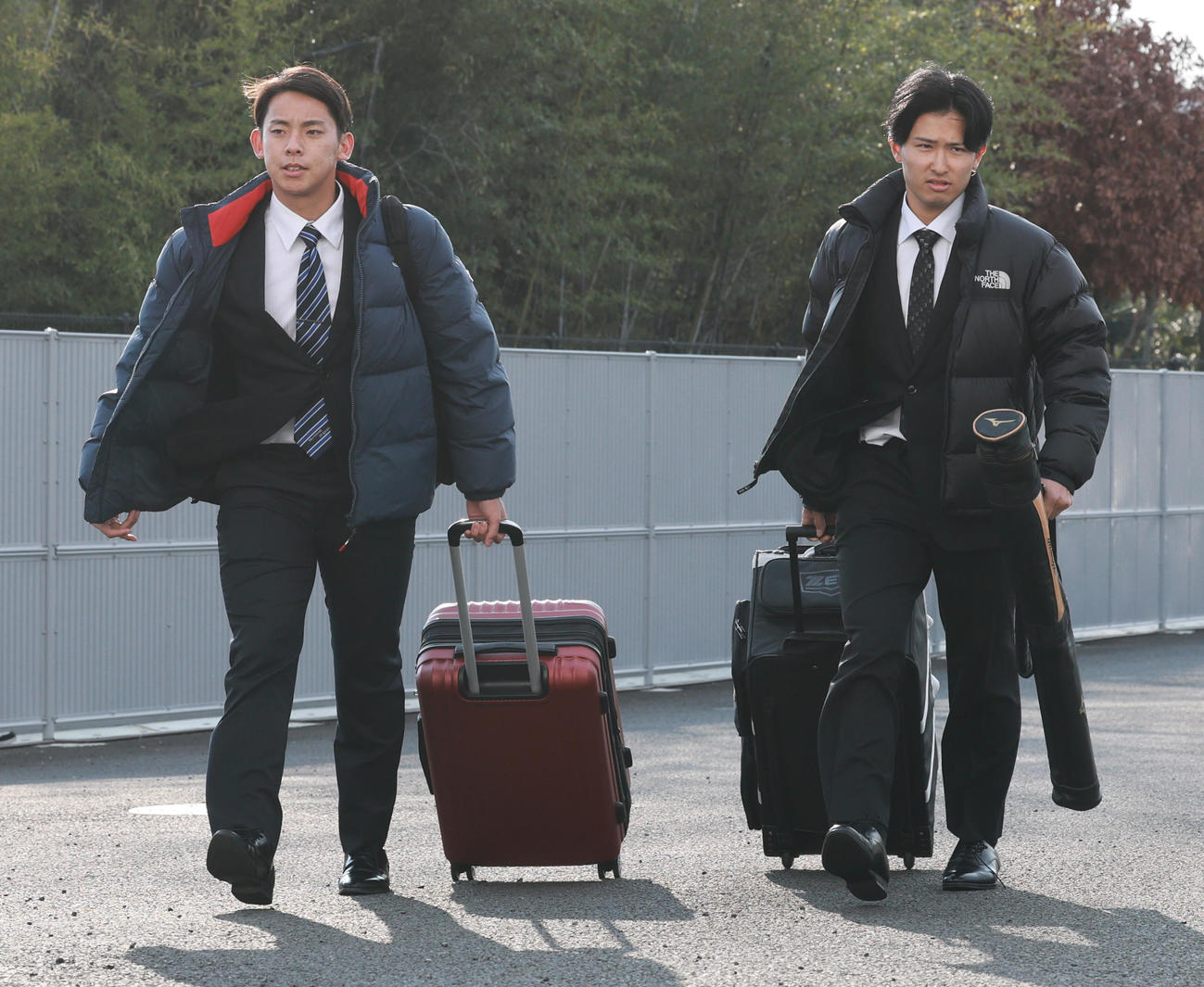 虎風荘に入寮する阪神ドラフト5位の能登（撮影・上田博志）