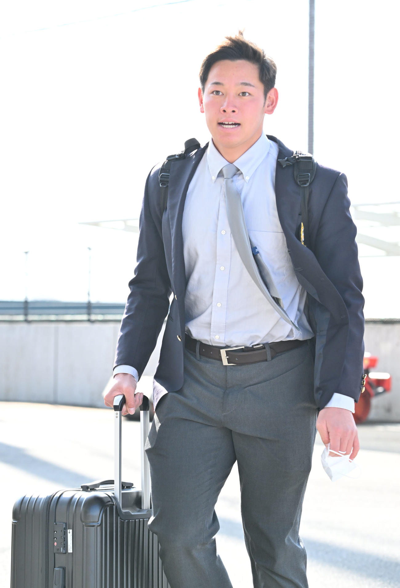 タマホームスタジアム筑後の若鷹寮に入寮するソフトバンクの鈴木（撮影・林敢治）