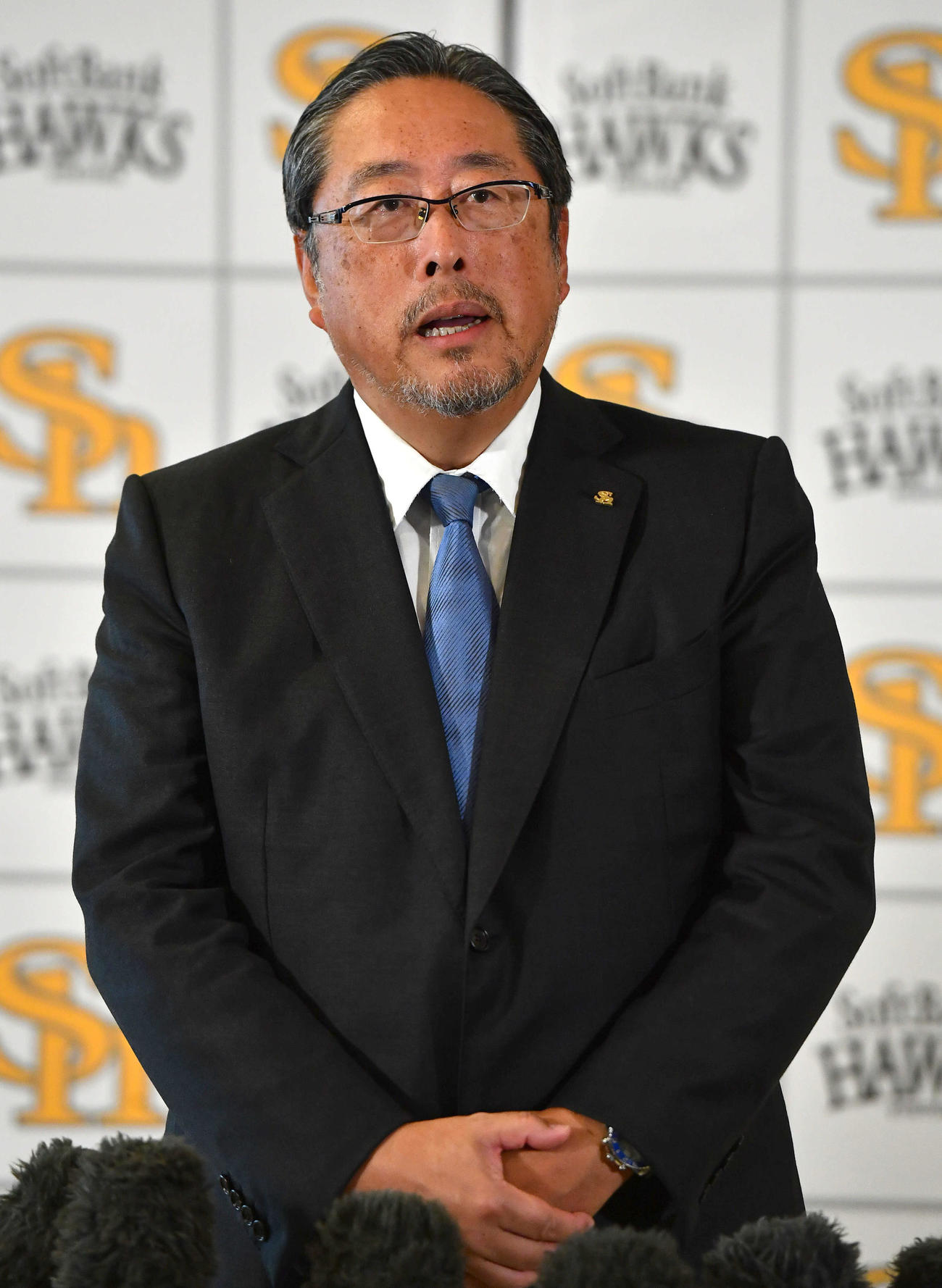 新年の鏡開きを終えて囲み取材を受けるソフトバンク後藤球団社長（撮影・岩下翔太）