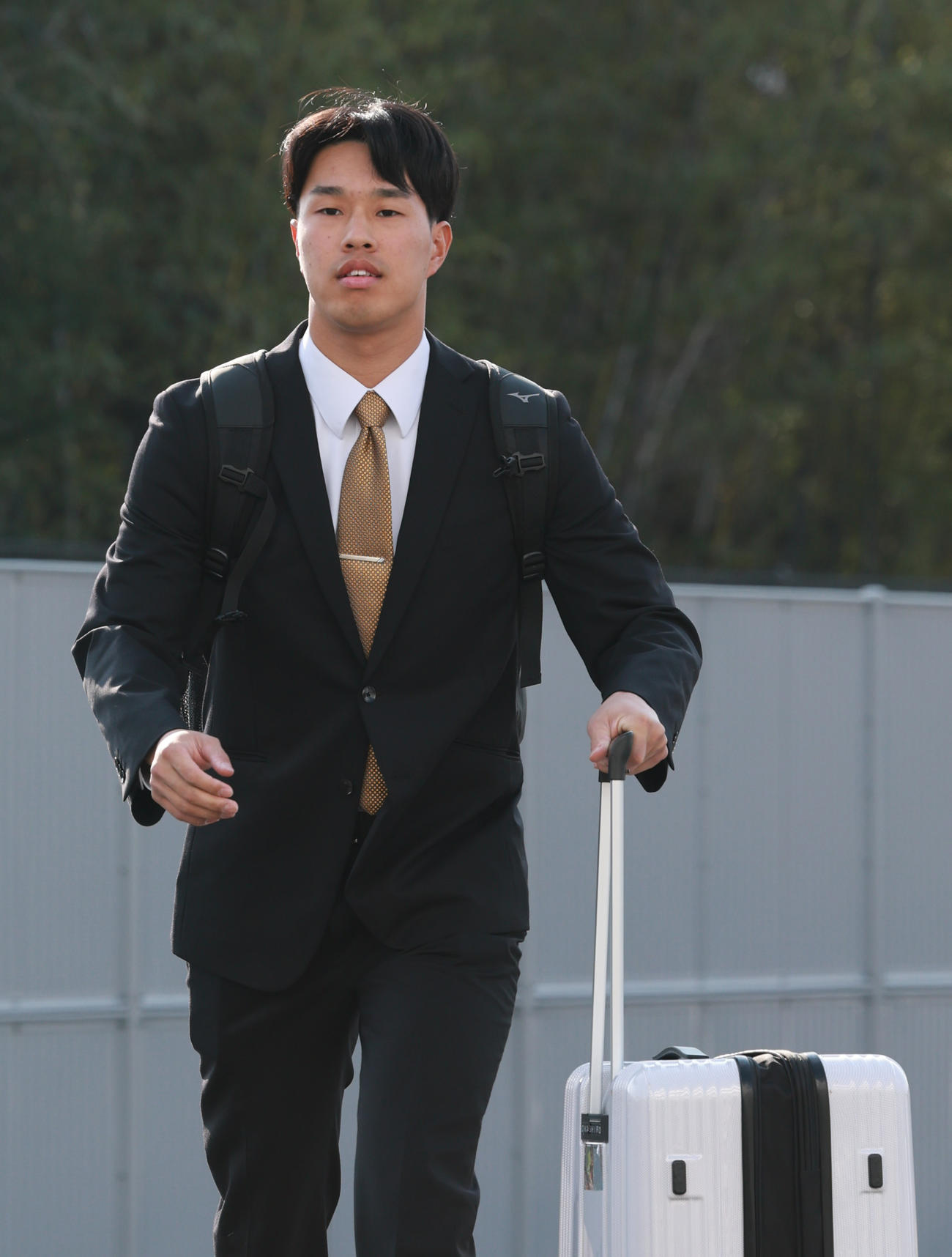 虎風荘に入寮する阪神ドラフト3位の岡城（撮影・上田博志）