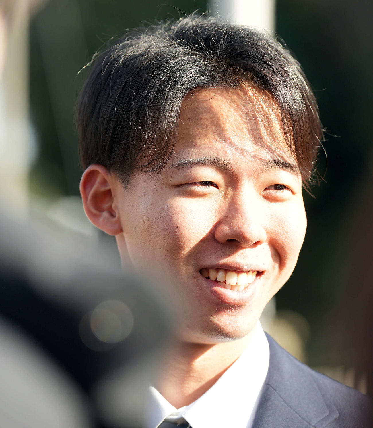 記者の質問に笑顔で答える日本ハムドラフト1位の大川（撮影・たえ見朱実）