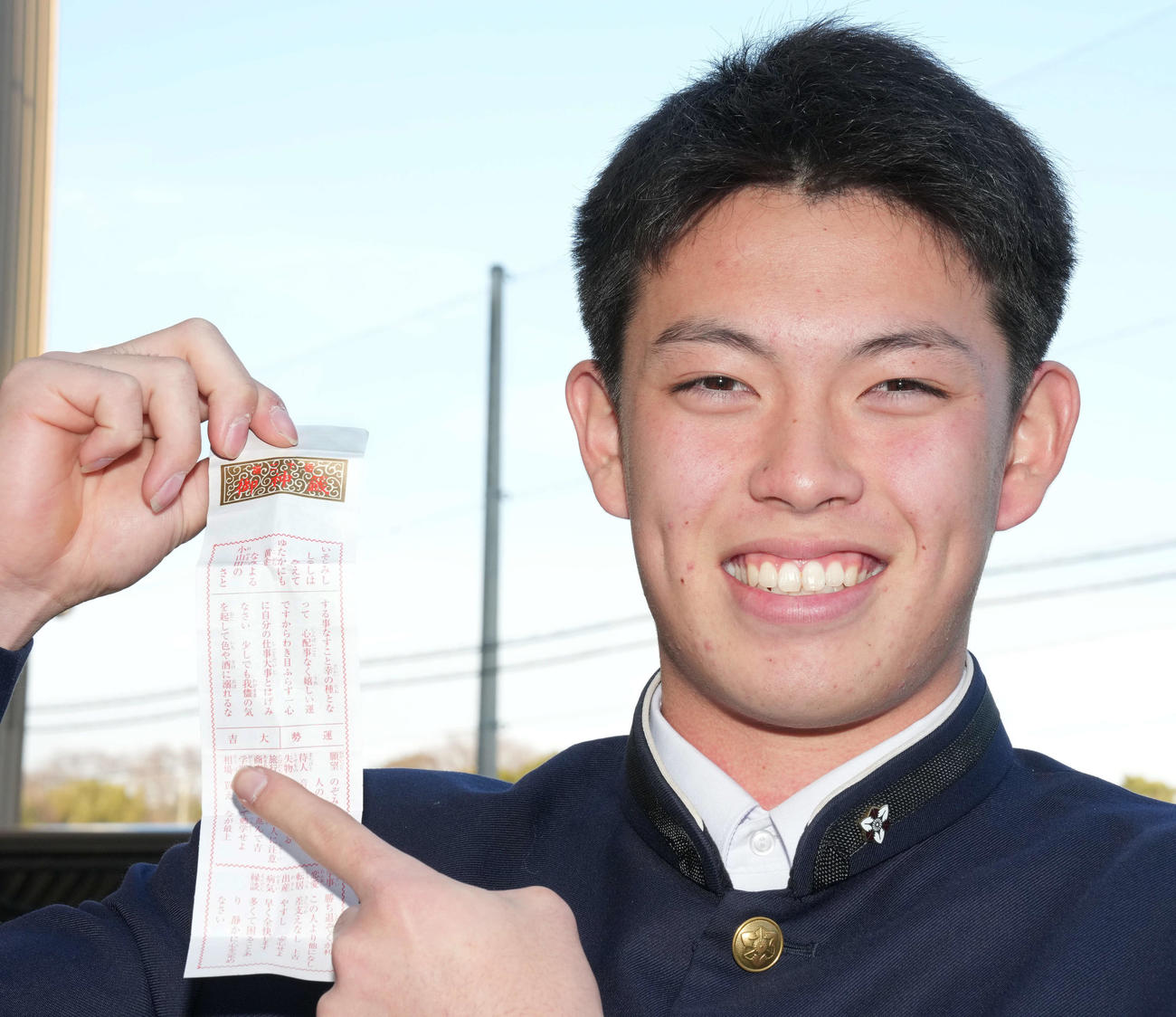 「大吉」のおみくじを持参した日本ハムドラフト5位の藤森（撮影・たえ見朱実）