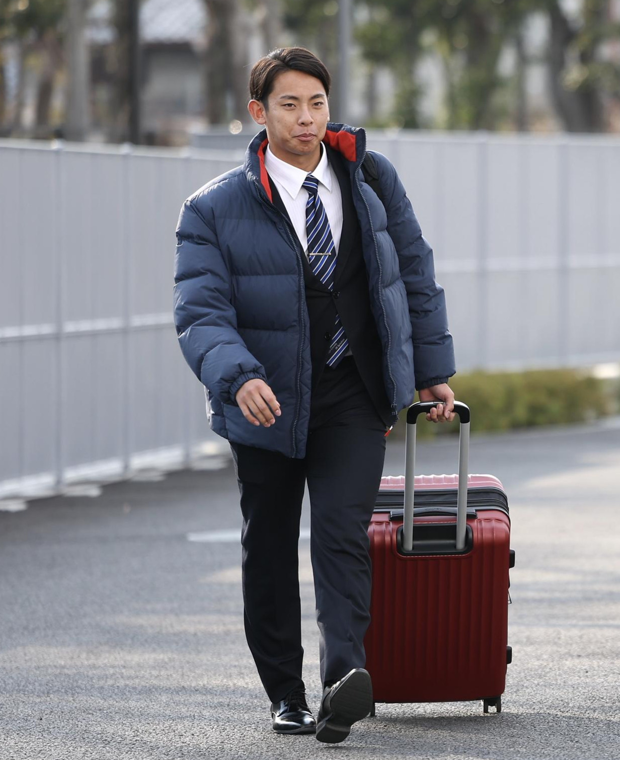 入寮する阪神育成ドラフト1位の神宮僚介（撮影・前田充）