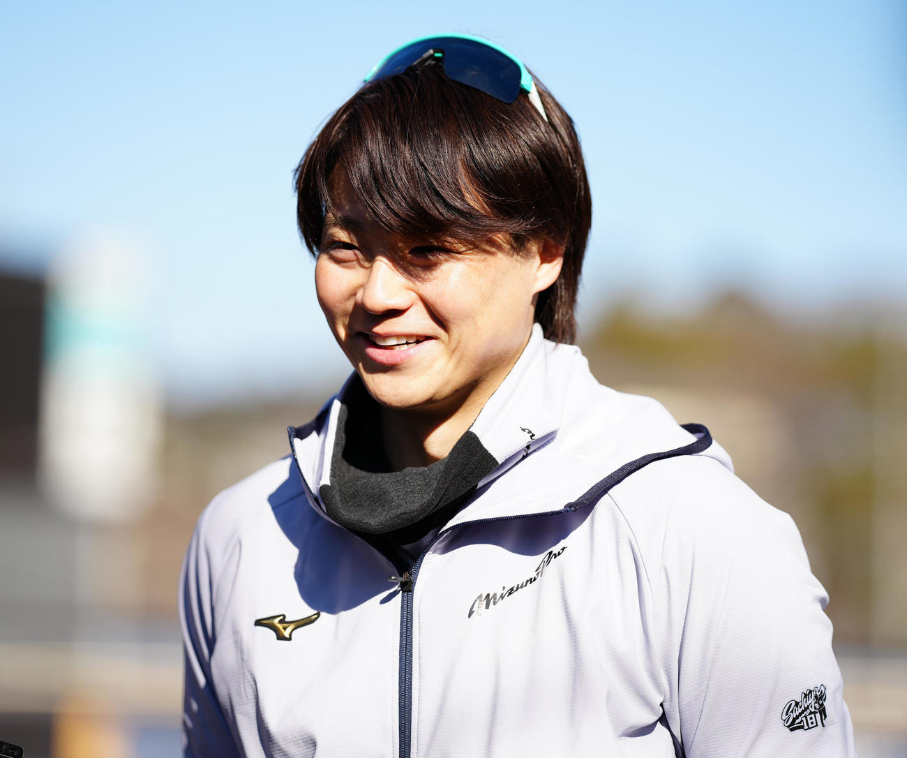 自主トレ後の囲み取材で笑顔の日本ハム山崎（撮影・鈴木みどり）