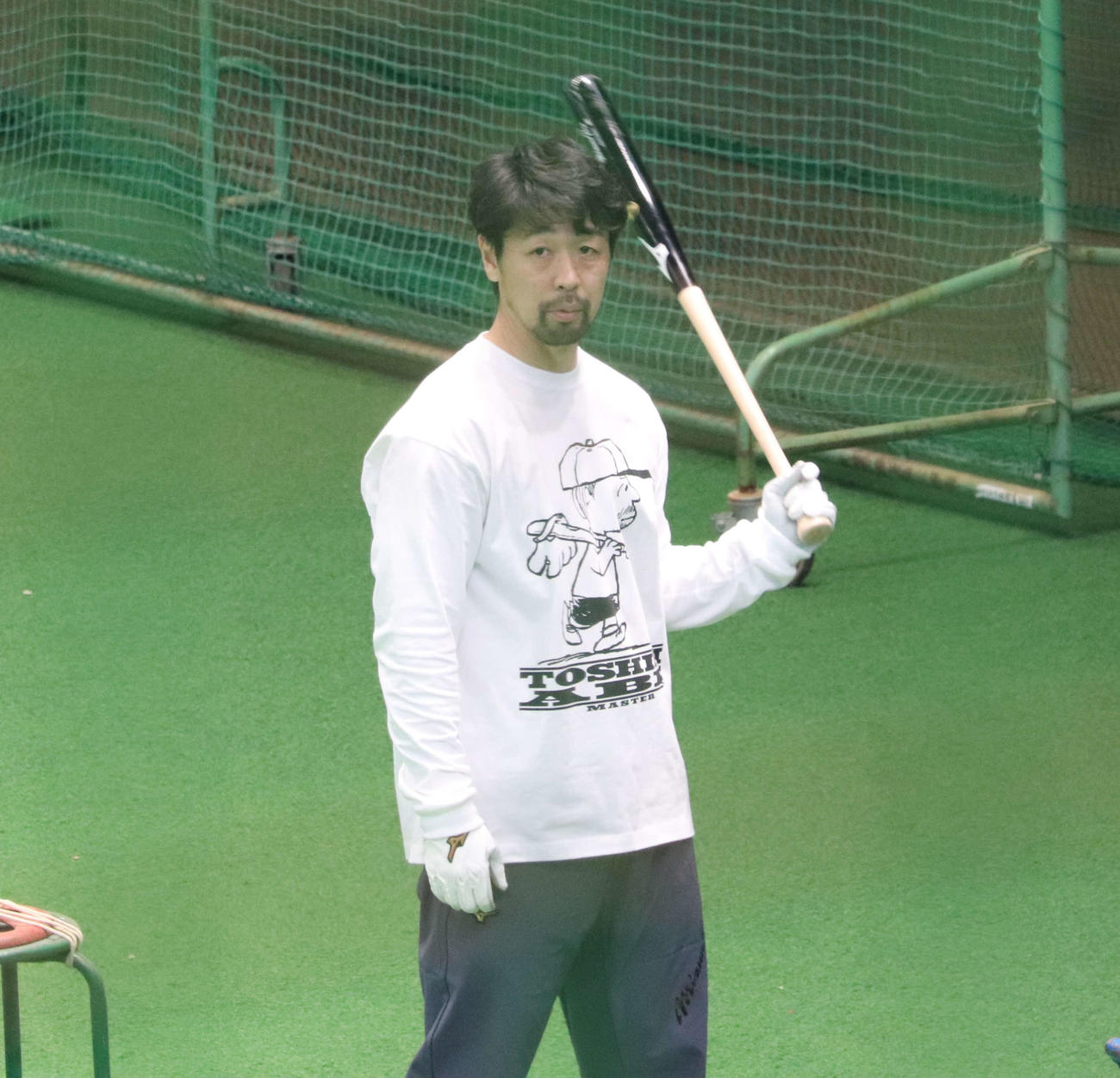 ナゴヤ球場で自主練習を行う中日阿部