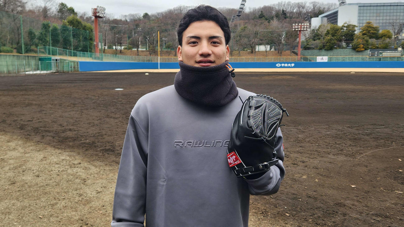 ケガから完全復活し、今年はチームの中心となって活躍を誓う中大・東恩納（撮影・保坂淑子）