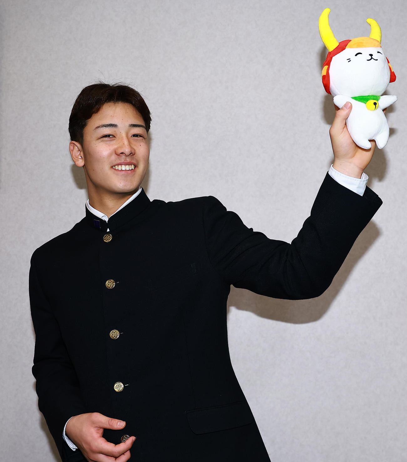 ひこにゃんを持参し入寮したロッテドラフト3位の奥村頼（撮影・野上伸悟）