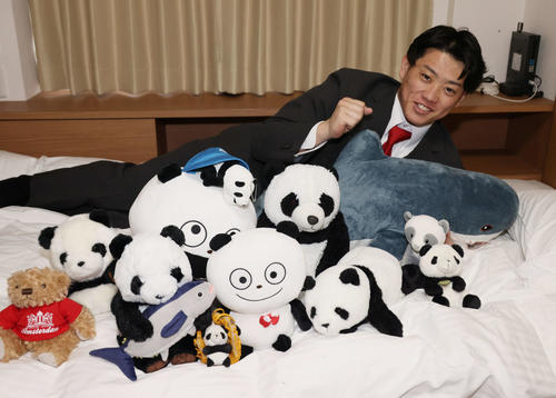 入寮した広島ドラフト3位の勝田は大のパンダ好き（撮影・加藤孝規）