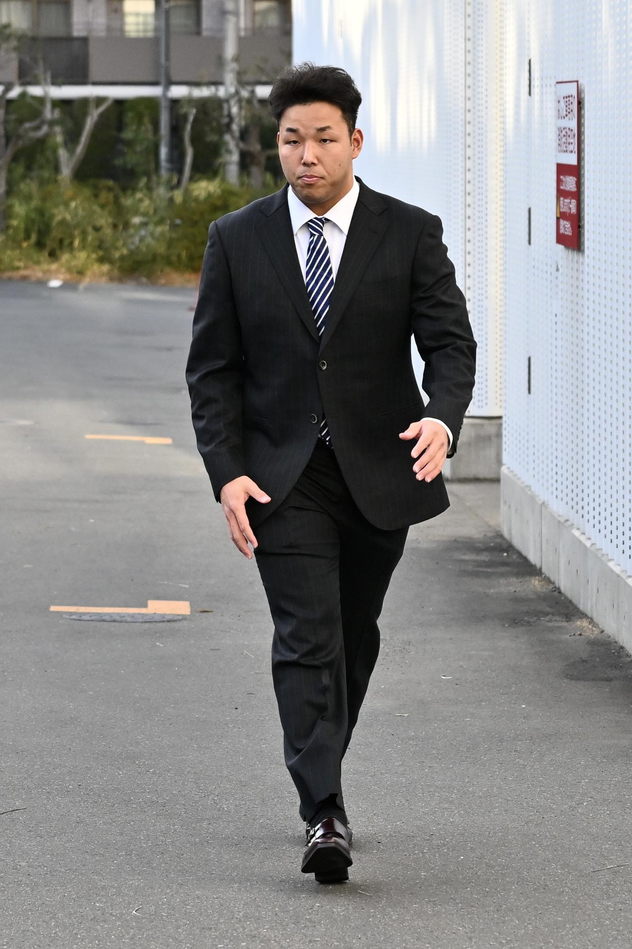 若獅子寮を訪れた西武育成3位の四国IL徳島・斉藤佳（撮影・滝沢徹郎）