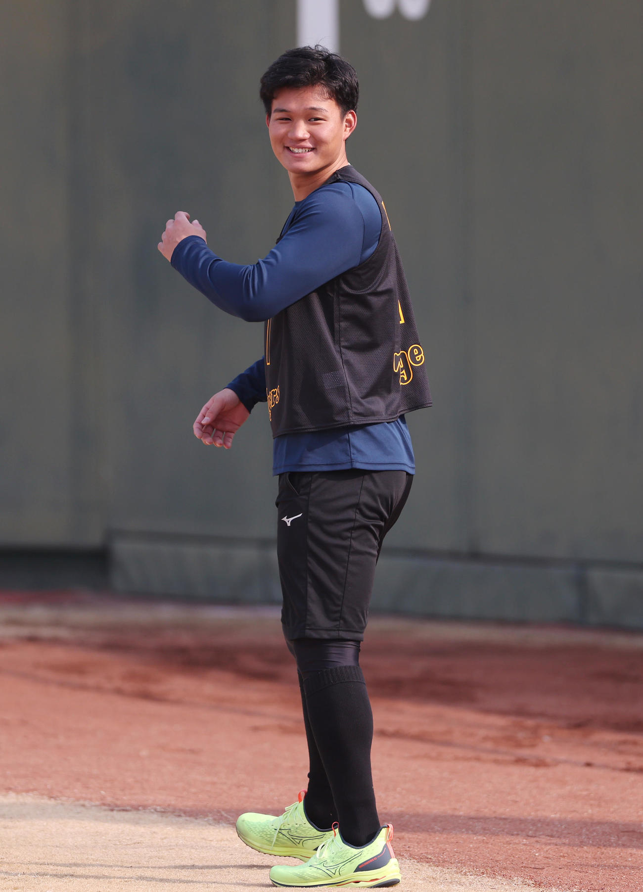 新人合同自主トレ初日、別メニューで調整する阪神森下（2023年1月9日撮影）