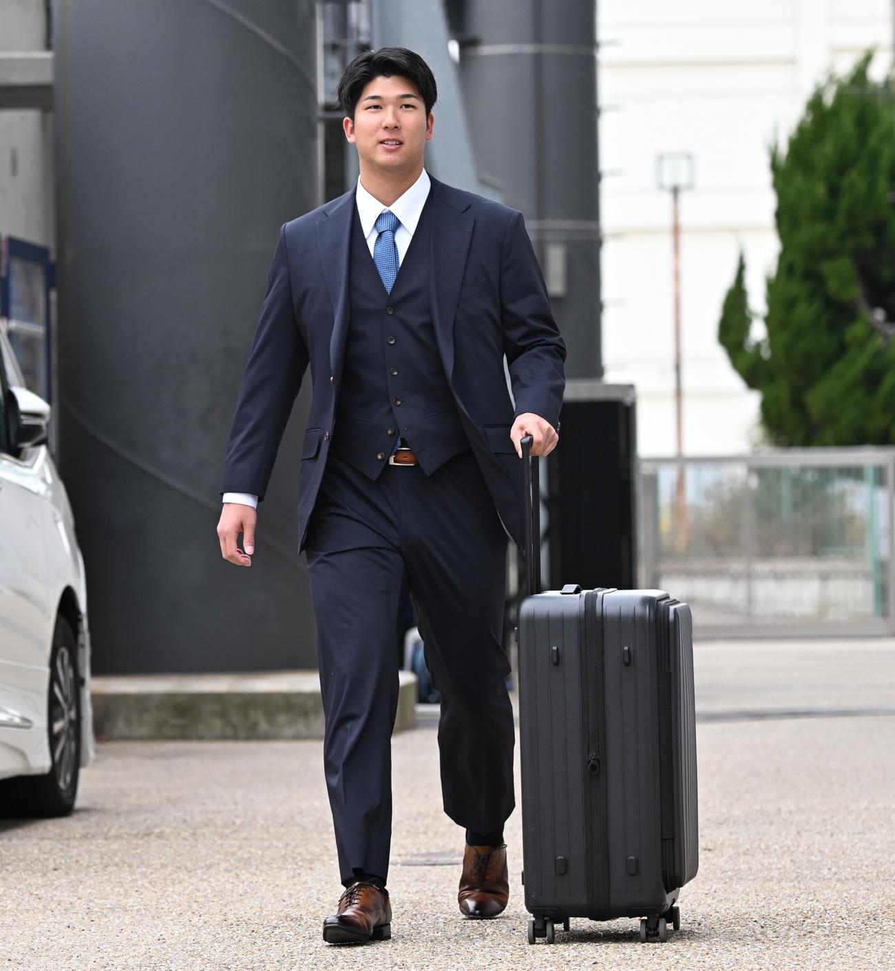 DeNAの選手寮に入寮するドラフト2位の島田（撮影〓（ビュレット）千葉一成）