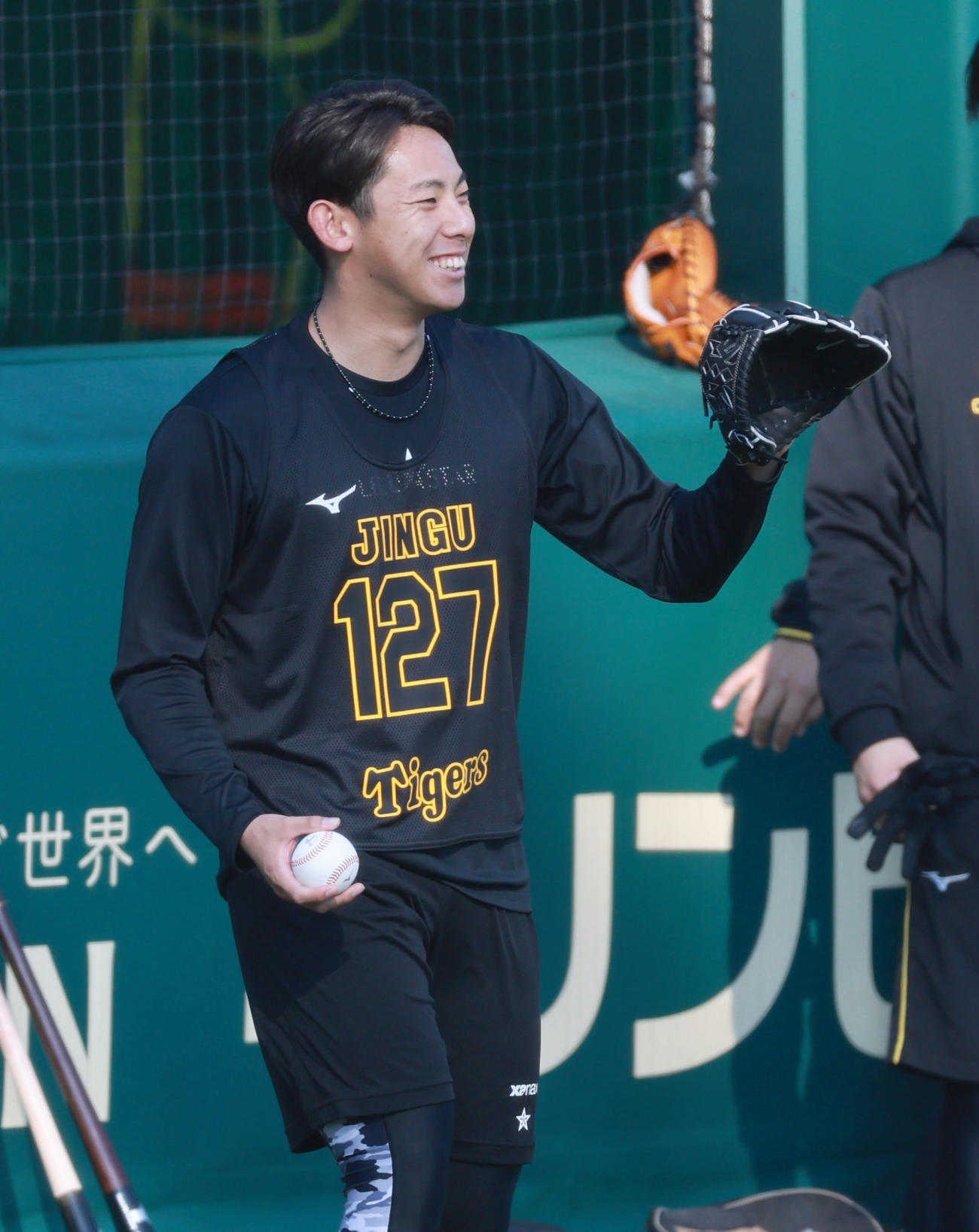 笑顔を見せる神宮（撮影・上田博志）