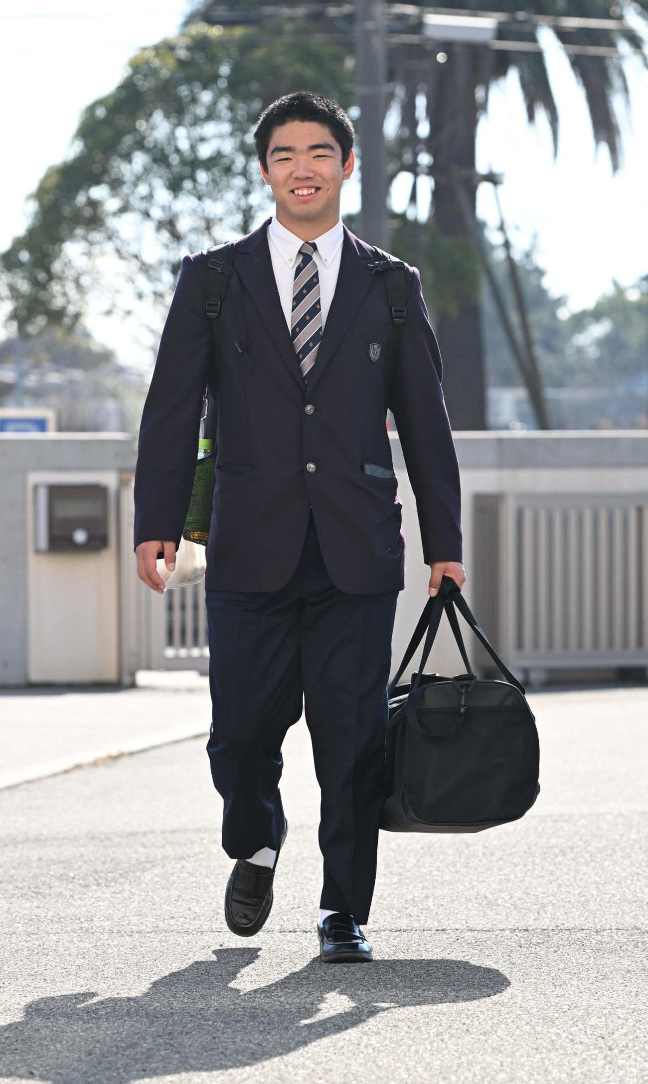 笑顔で入寮するオリックス1位の藤川（撮影・和賀正仁）