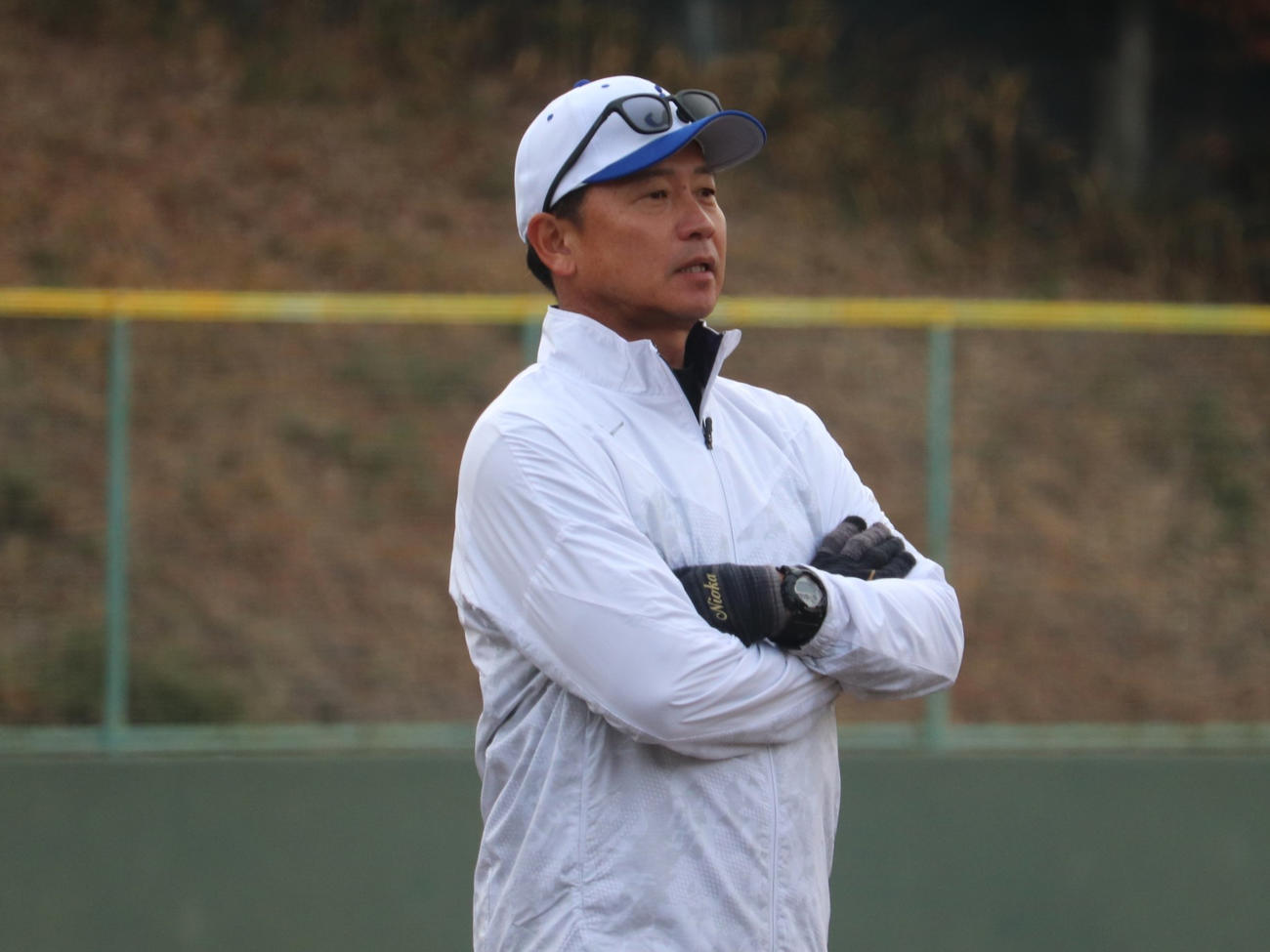 社会人野球ジェイプロジェクトでアマ球界での指導者デビューを果たした二岡監督（撮影・中島麗）