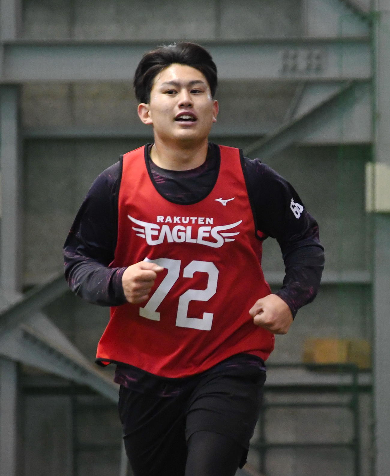 新人合同自主トレ初日で20メートルシャトルランに臨む楽天ドラフト4位の大栄