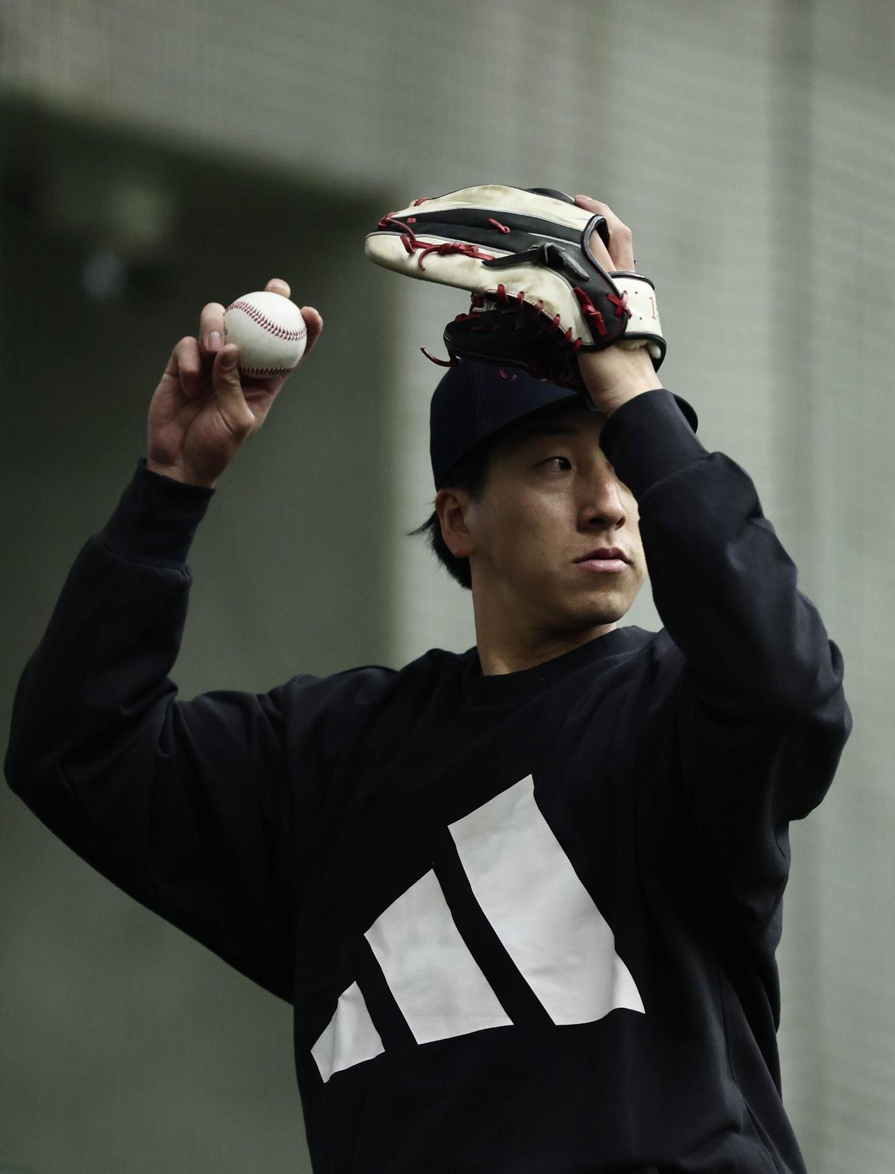 キャッチボールする巨人大勢（撮影・河田真司）