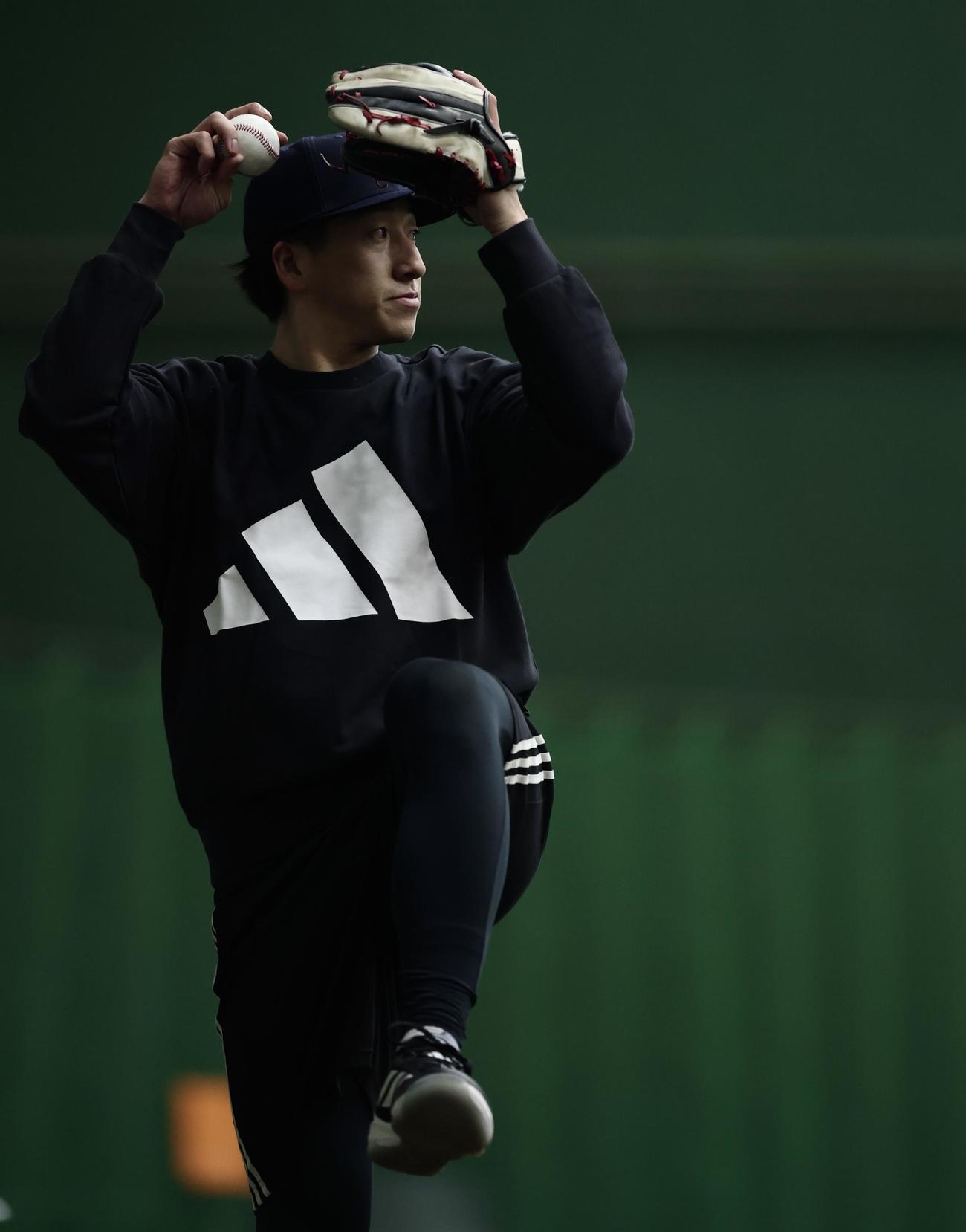 キャッチボールする巨人大勢（撮影・河田真司）