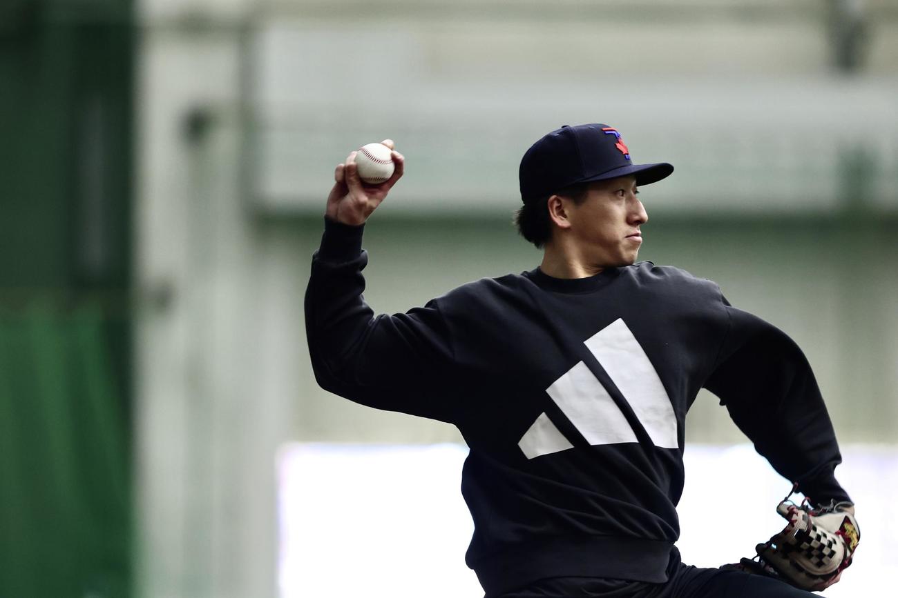 キャッチボールする巨人大勢（撮影・河田真司）