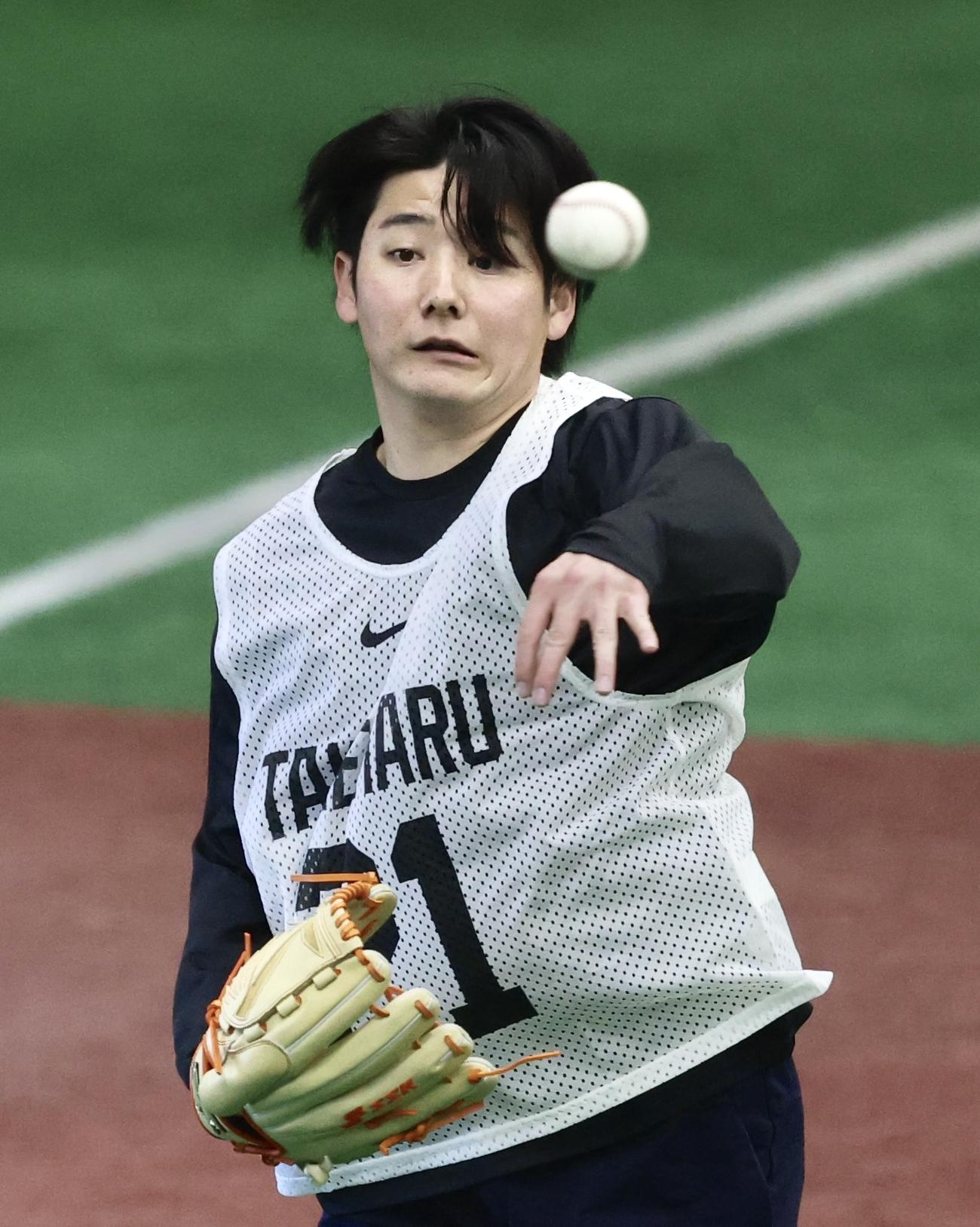 練習に臨む巨人竹丸（撮影・河田真司）