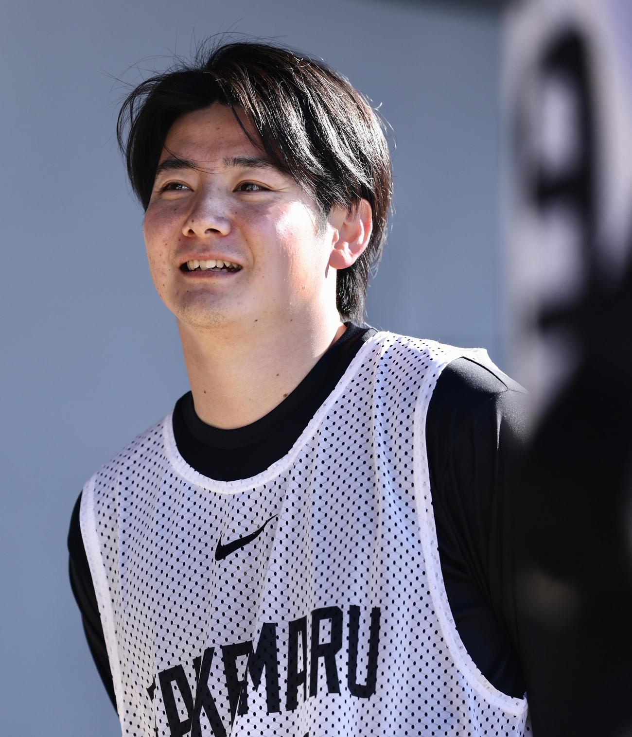 練習に臨む巨人竹丸（撮影・河田真司）