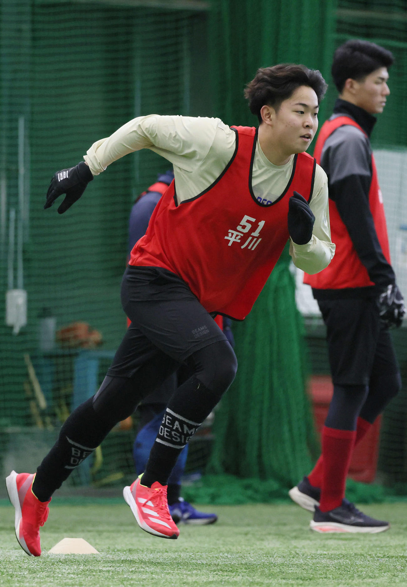 ダッシュする広島ドラフト1位の平川（撮影・加藤孝規）