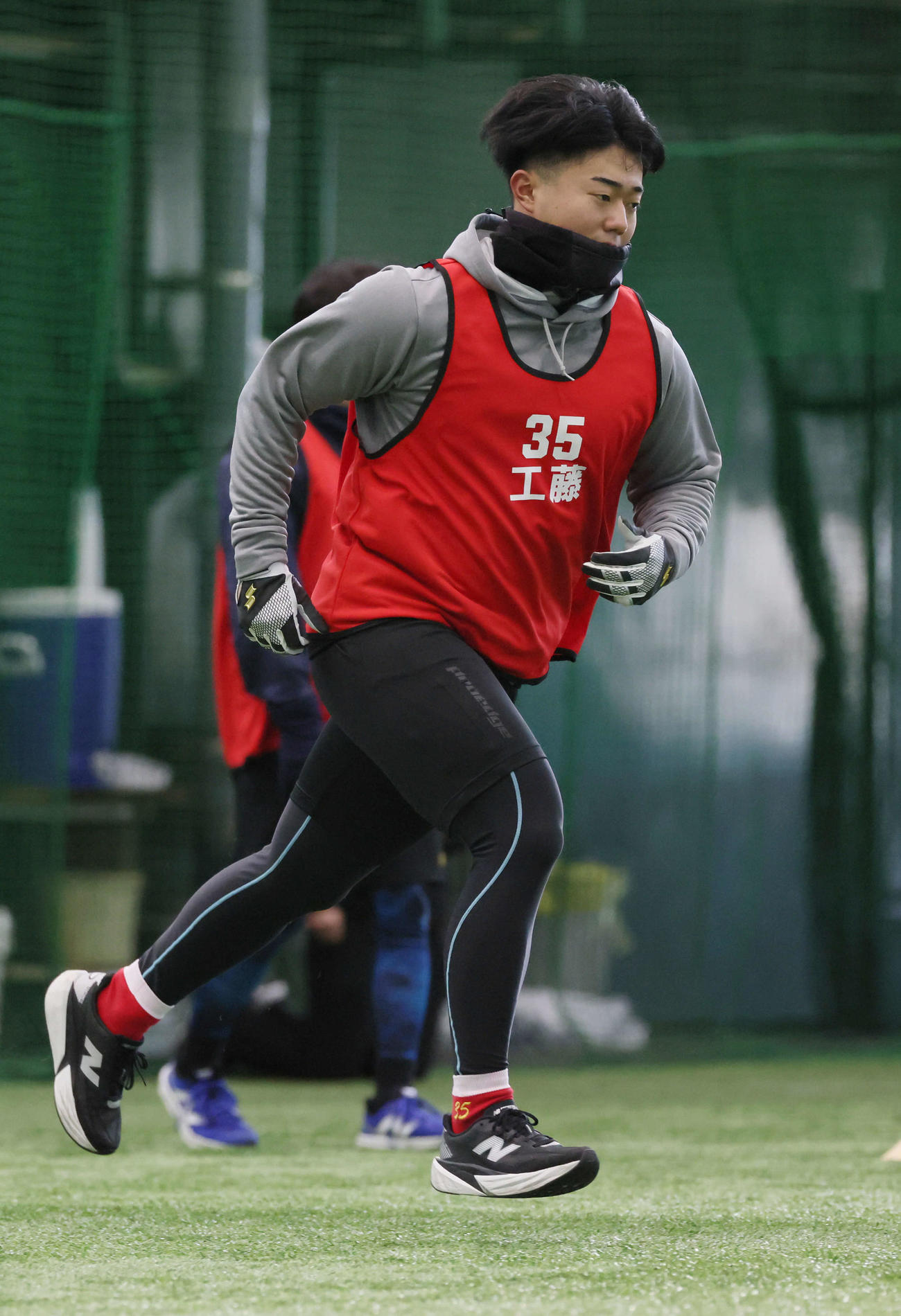 ダッシュする広島ドラフト4位の工藤（撮影・加藤孝規）