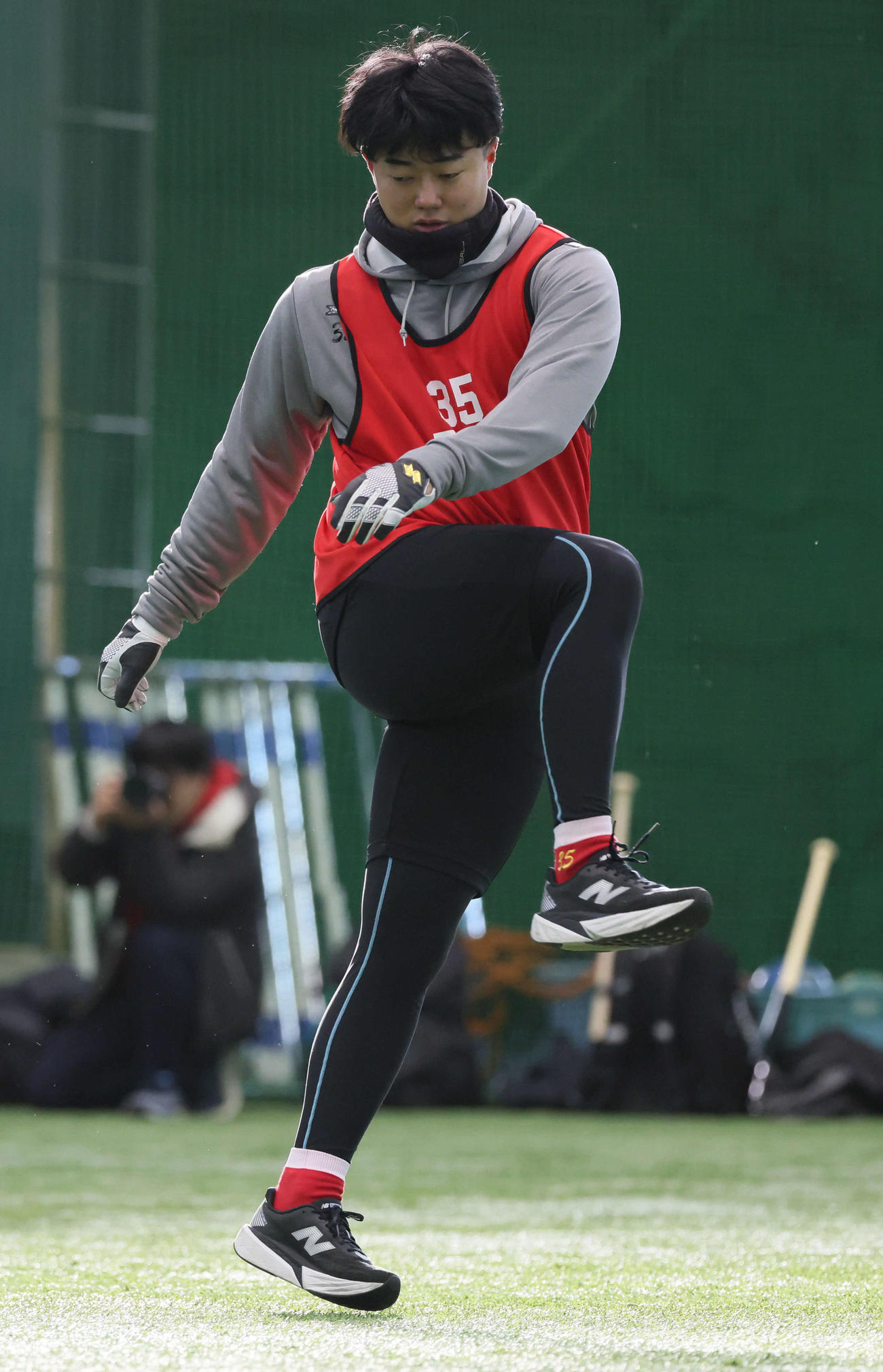 練習する広島ドラフト4位の工藤（撮影・加藤孝規）