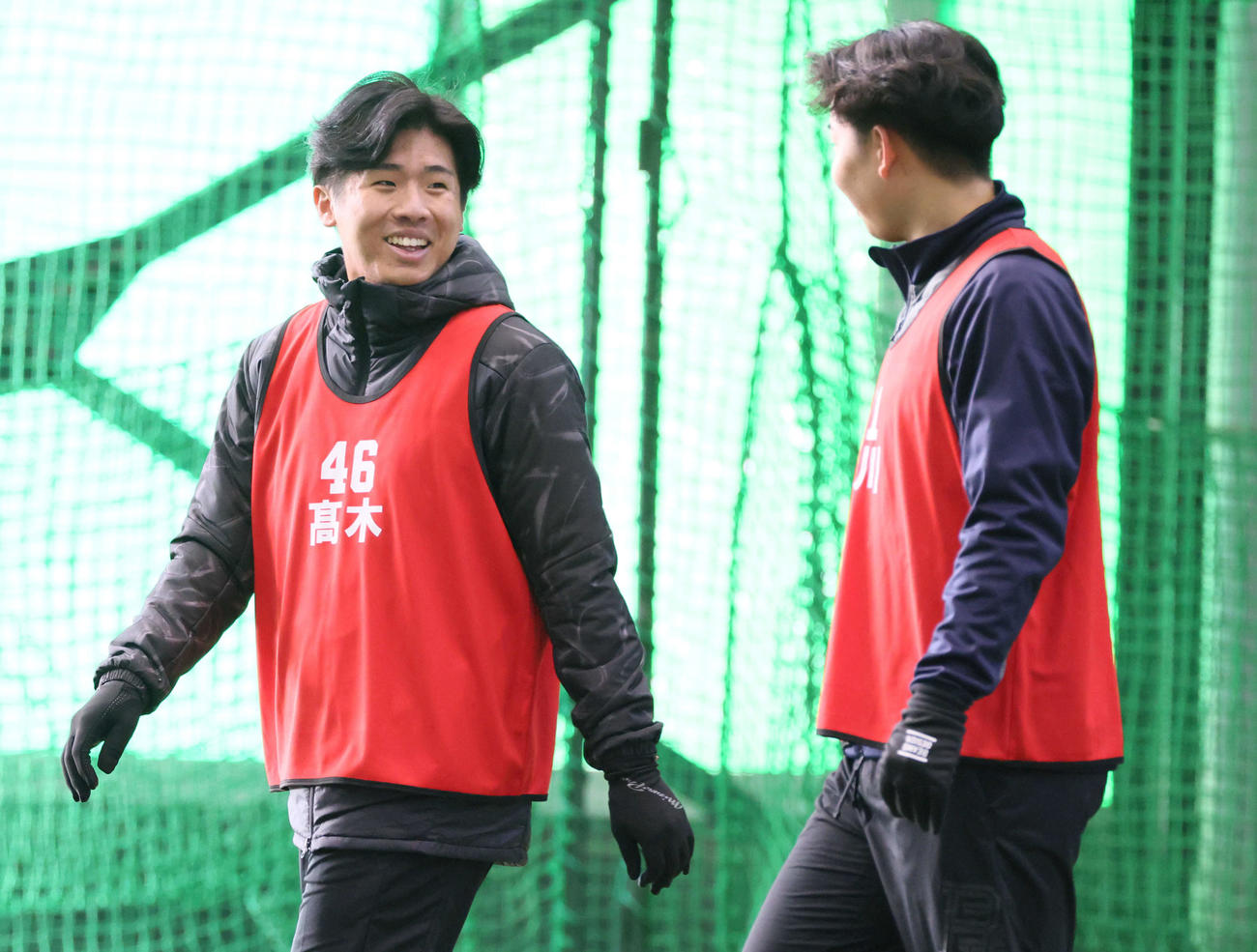 広島ドラフト7位の高木快は別メニュー。右はドラフト1位の平川（撮影・加藤孝規）