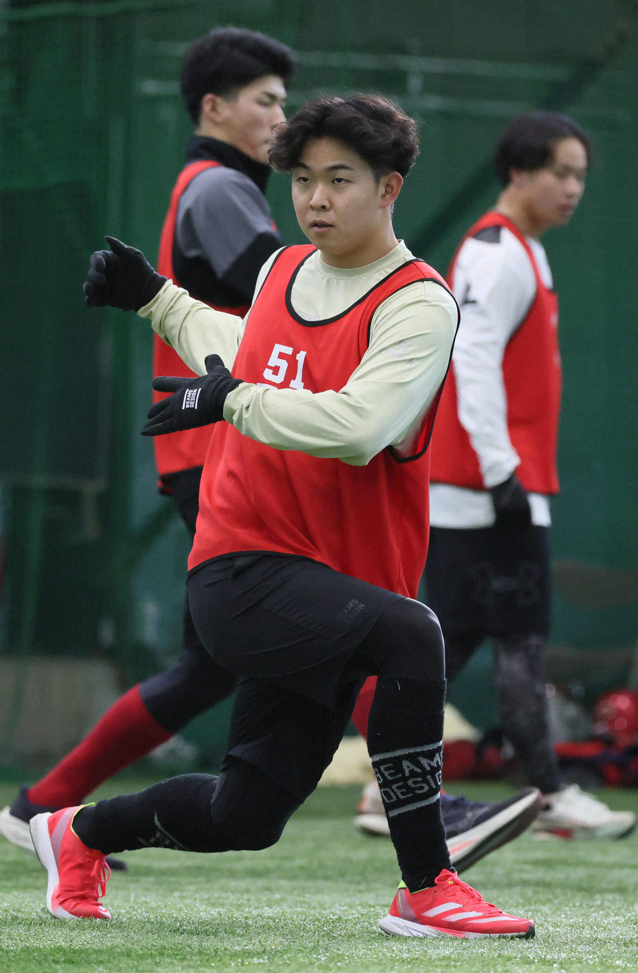 練習する広島ドラフト1位の平川（撮影・加藤孝規）
