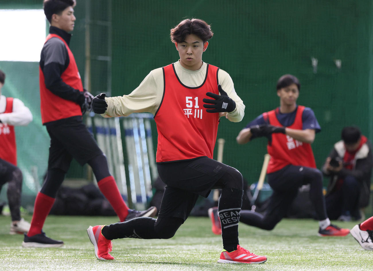練習する広島ドラフト1位の平川（撮影・加藤孝規）