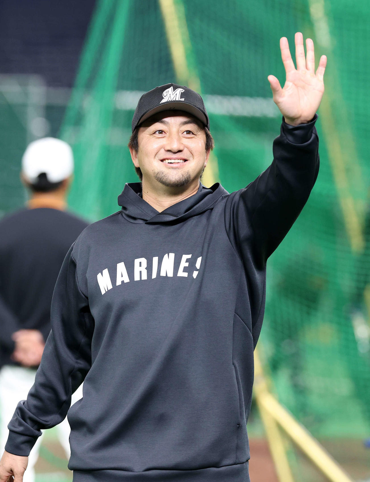 25年3月、オープン戦　巨人対ロッテ　練習前、笑顔を見せるロッテ沢村