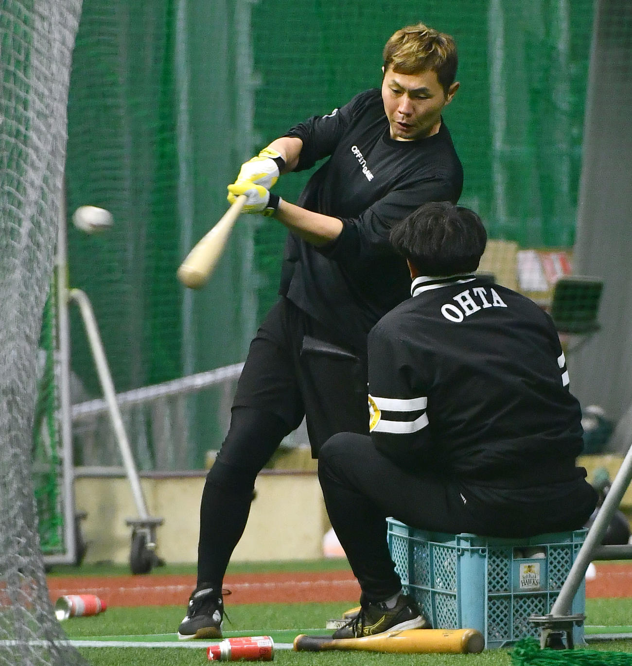 打撃練習を行うソフトバンク中村晃（撮影・岩下翔太）