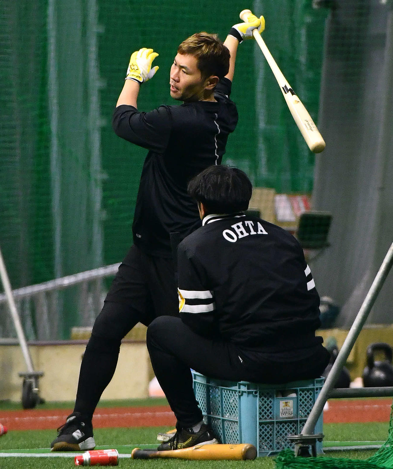 打撃練習を行うソフトバンク中村晃（撮影・岩下翔太）