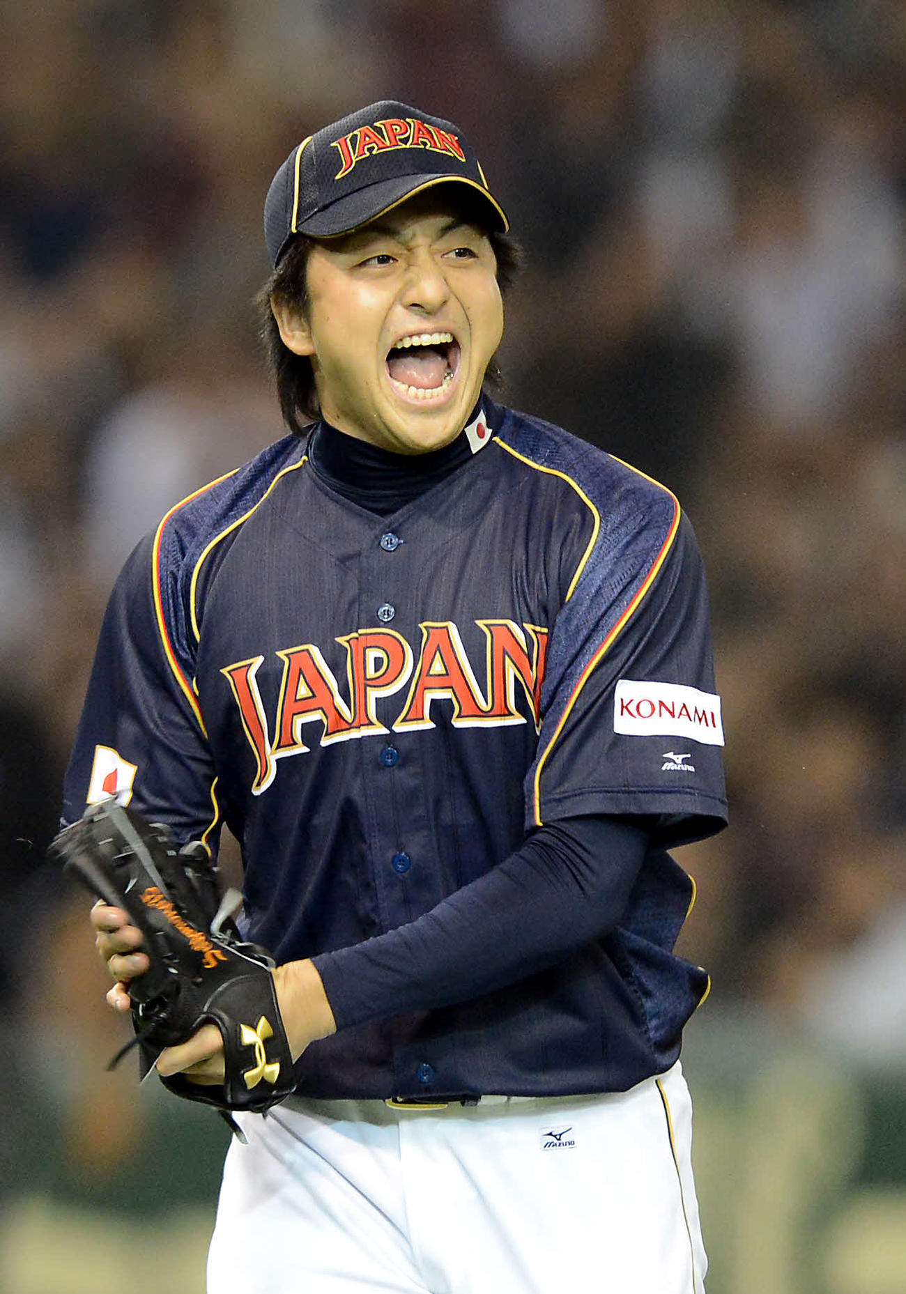 WBC2次ラウンド　台湾対日本　8回裏台湾2死二、三塁、三ゴロでピンチを切り抜けて雄たけびを上げる沢村拓一（2013年3月撮影）
