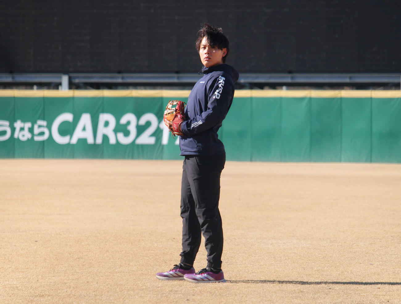 師匠・今井達也のような立ち姿をする西武三浦（撮影・金子真仁）