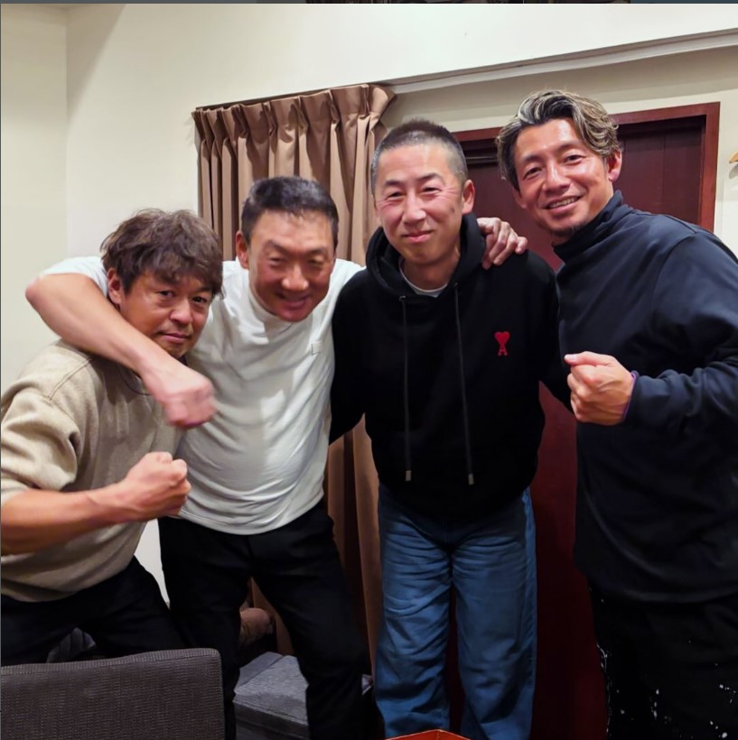 阪神の藤本敦士コーチ、金本知憲氏、今岡真訪氏、鳥谷敬氏の４ショット（今岡真訪氏のインスタグラムから）