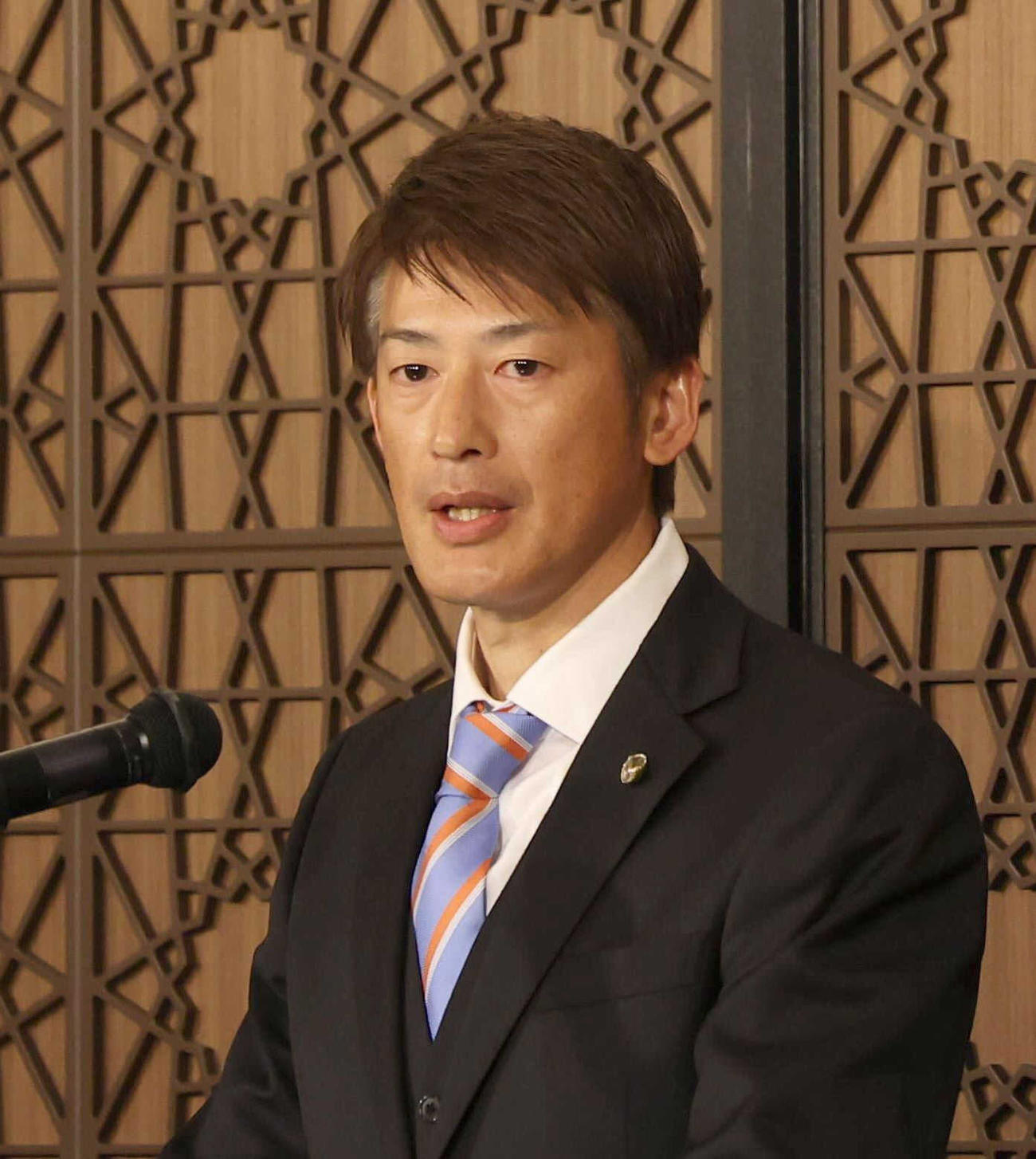 NPB新人選手研修会で講義する能見氏（代表撮影）