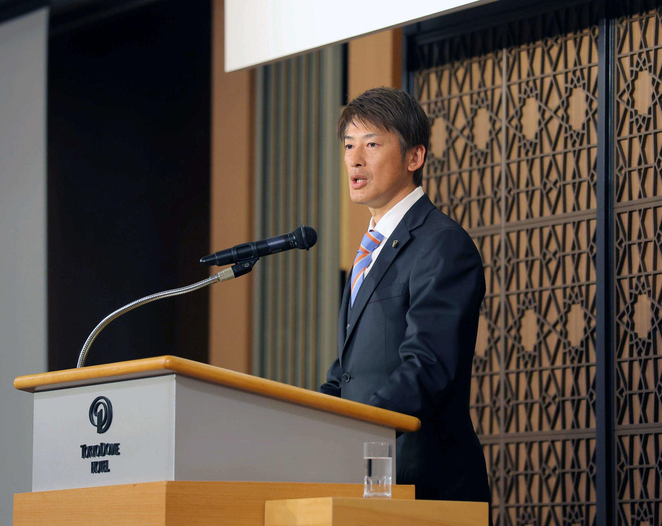 新人選手に講義を行う能見氏（代表撮影）