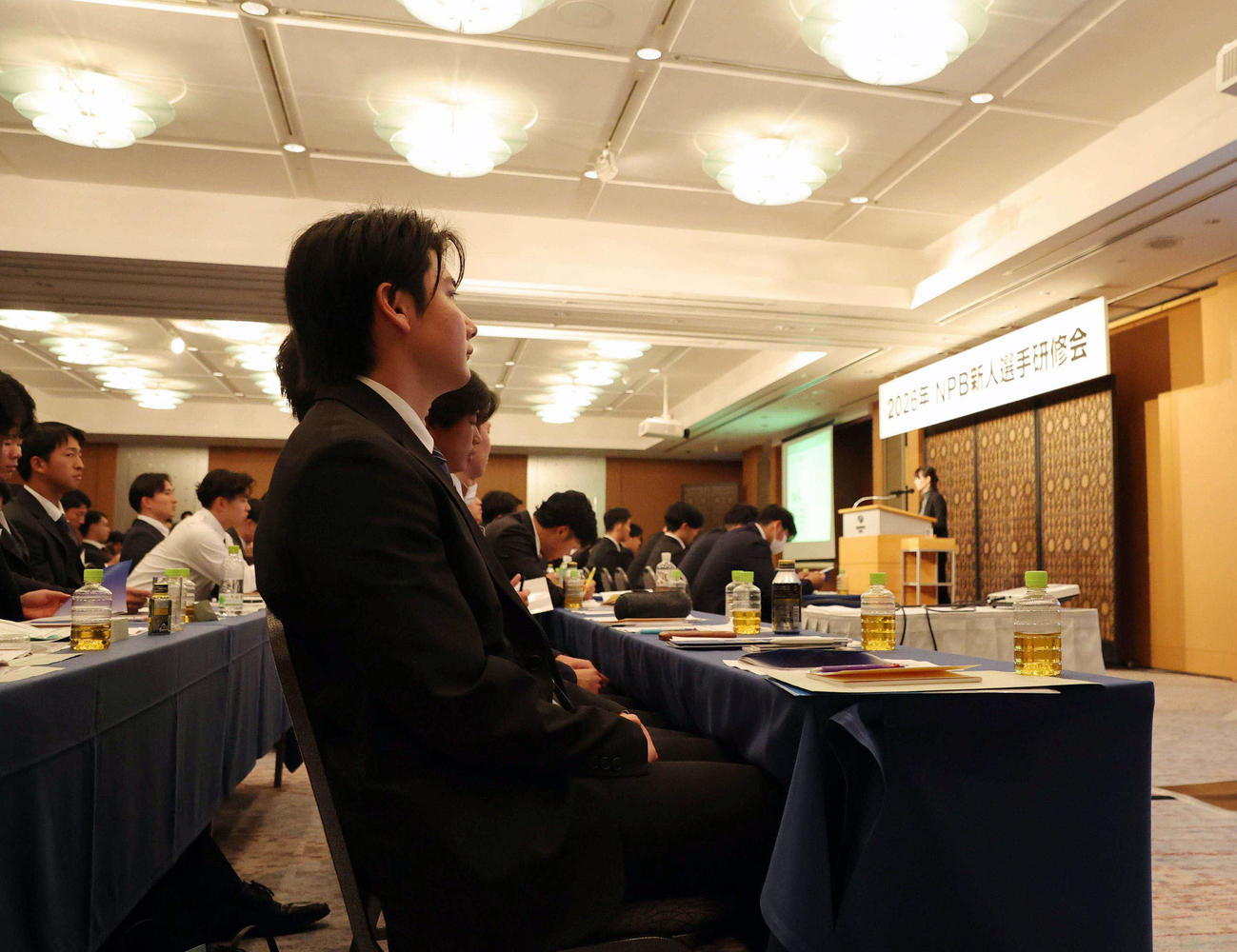 新人研修会に臨む巨人竹丸（代表撮影）